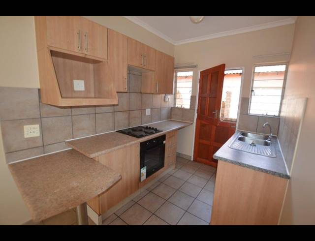 2 BEDROOM APARTMENT FOR SALE IN VAAL PARK EXT 1